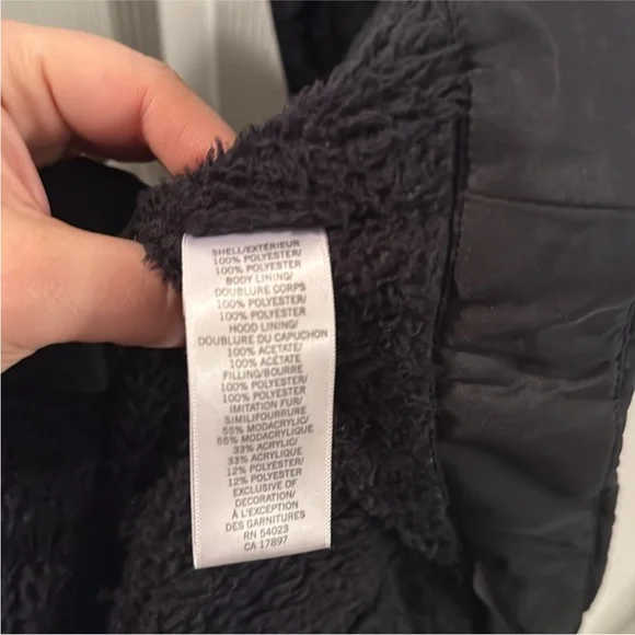 Women's Black Puffer Vest with Faux Fur Trim - Picture 4 of 6